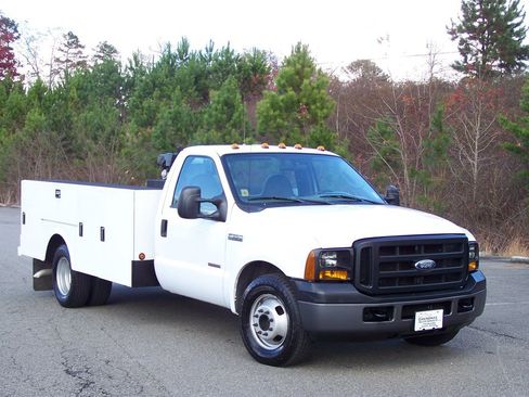 Used 2006 Ford F350 XL image 1