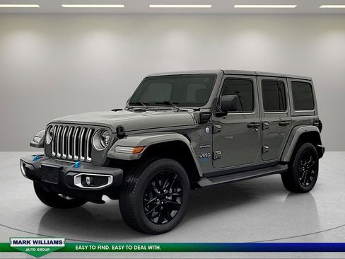 Used 2022 Jeep Wrangler Unlimited Sahara w/ Cold Weather Group image 8