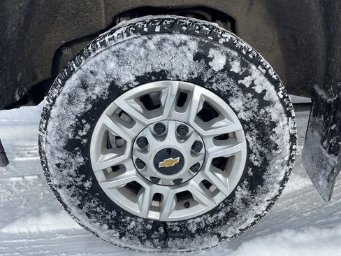 Used 2022 Chevrolet Silverado 2500 LT w/ Convenience Package image 9