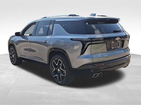 Used 2025 Chevrolet Traverse High Country w/ LPO, Floor Liner Package FWD image 4