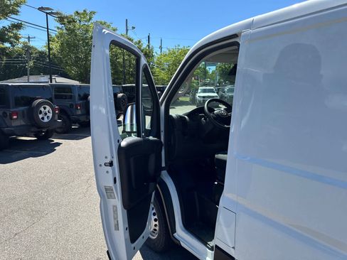 Used 2025 RAM ProMaster 2500 w/ U-Haul Equipment Group FWD image 11