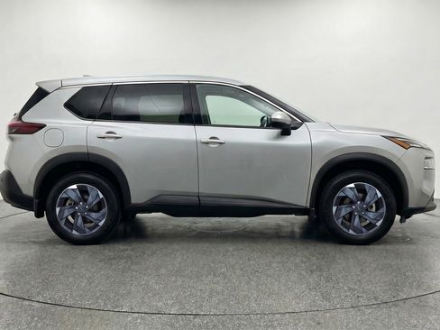 Used 2025 Nissan Rogue SV image 11