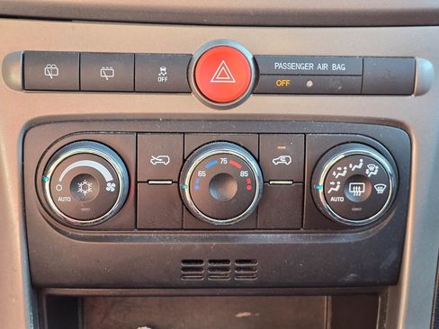 Used 2014 Chevrolet Captiva Sport LS FWD image 18