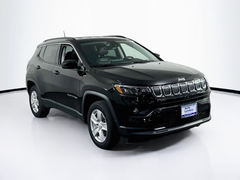 Used 2022 Jeep Compass Latitude w/ Convenience Group AWD/4WD image 3