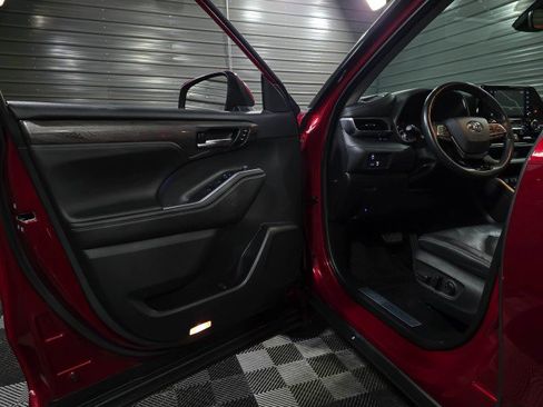 Used 2020 Toyota Highlander Limited image 33