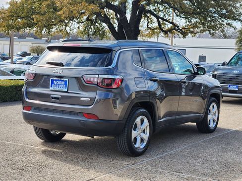 Used 2018 Jeep Compass Latitude w/ Popular Equipment Group FWD image 5