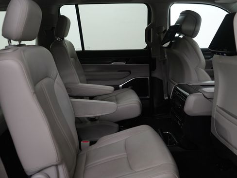 Used 2022 Jeep Wagoneer Series III w/ Rear Seat Video Group 1 image 11