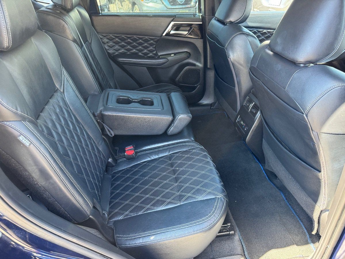 Used 2023 Mitsubishi Outlander SEL AWD/4WD image 21