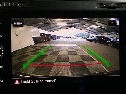 Used 2017 Volkswagen e-Golf SE w/ DC Fast Charging Package image 23