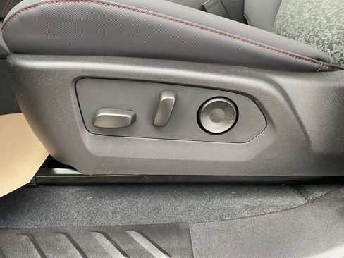 New 2025 Chevrolet Colorado Z71 image 12