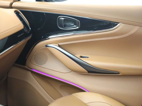 New 2026 Aston Martin DBX 707 image 34