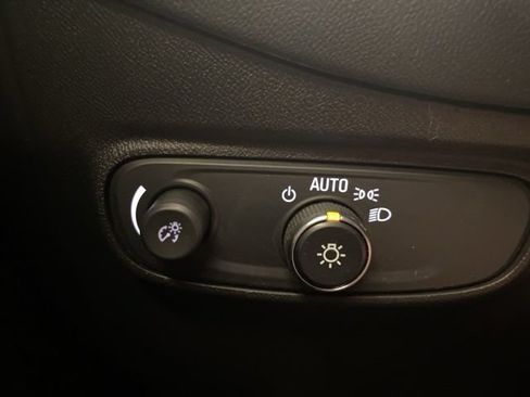 Used 2020 Chevrolet Equinox LS AWD/4WD image 29