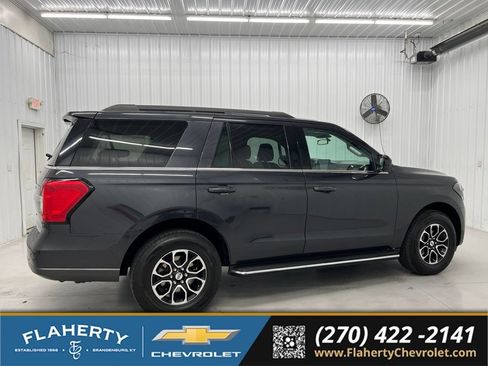 Used 2022 Ford Expedition XLT AWD/4WD image 2