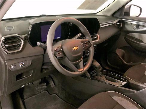 Used 2025 Chevrolet TrailBlazer LT AWD/4WD image 14