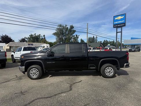 Used 2024 Chevrolet Silverado 2500 LT w/ Z71 Off-Road Package AWD/4WD image 3