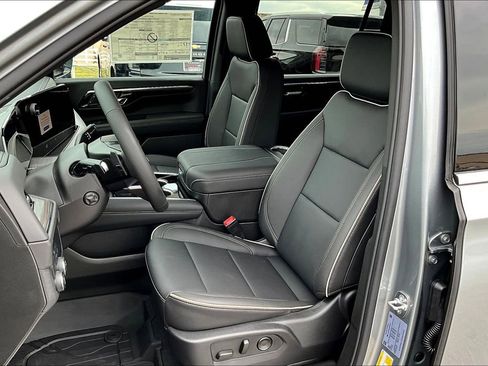 New 2025 Chevrolet Suburban Premier image 9