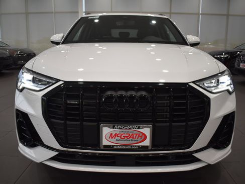 Used 2025 Audi Q3 2.0T Premium w/ Convenience Package AWD/4WD image 3