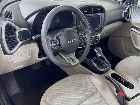 Used 2023 Kia Soul LX FWD image 9