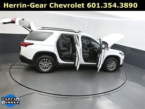 Used 2023 Chevrolet Traverse LT image 54