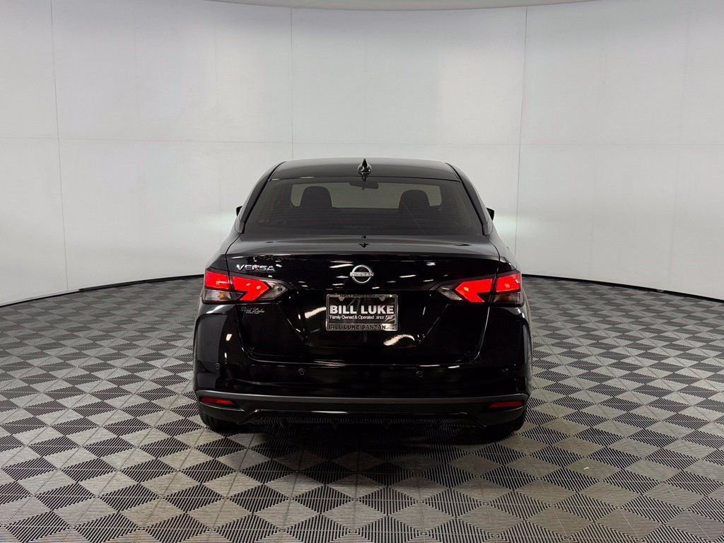 Used 2025 Nissan Versa SV FWD image 9