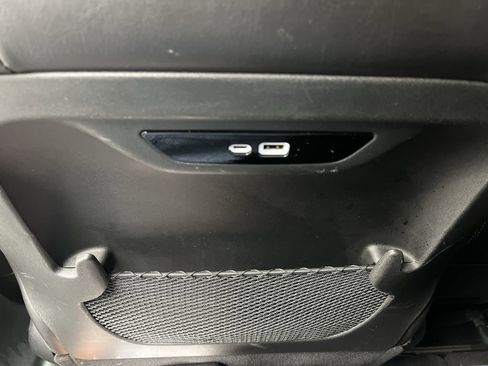 Used 2025 Chrysler Pacifica Select image 11