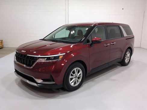 Used 2024 Kia Carnival LX FWD image 7
