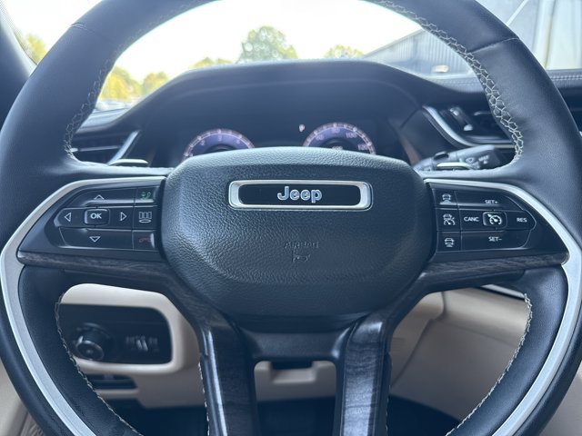 Used 2023 Jeep Grand Cherokee L Limited AWD/4WD image 23