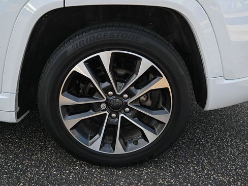 Used 2022 Jeep Grand Cherokee Overland w/ Adv Protech Group III AWD/4WD image 13