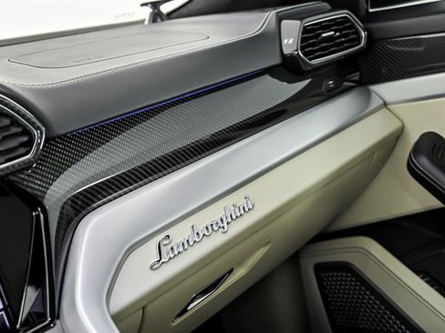 Used 2020 Lamborghini Urus AWD/4WD image 36