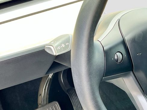 Used 2024 Tesla Model Y Long Range AWD/4WD image 10