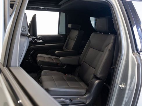 Used 2024 Chevrolet Suburban Z71 w/ Luxury Package image 21