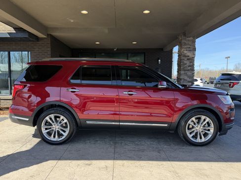 Used 2019 Ford Explorer Limited w/ Ford Safe & Smart Package image 5