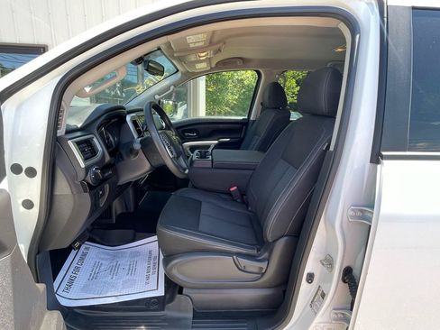 Used 2017 Nissan Titan S AWD/4WD image 12