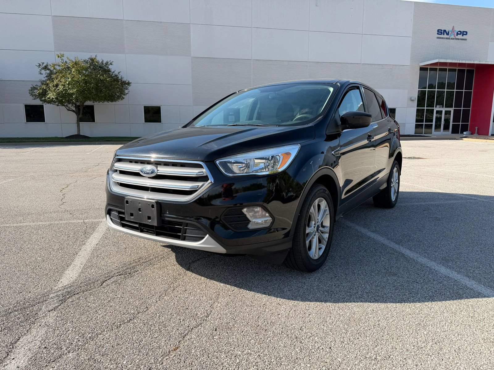 Used 2017 Ford Escape SE FWD image 2