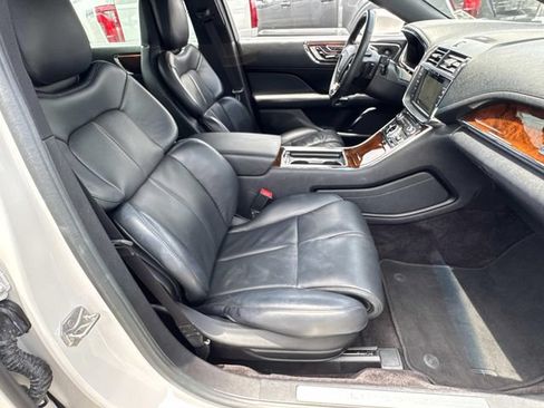 Used 2017 Lincoln Continental Reserve w/ Technology Package FWD image 11