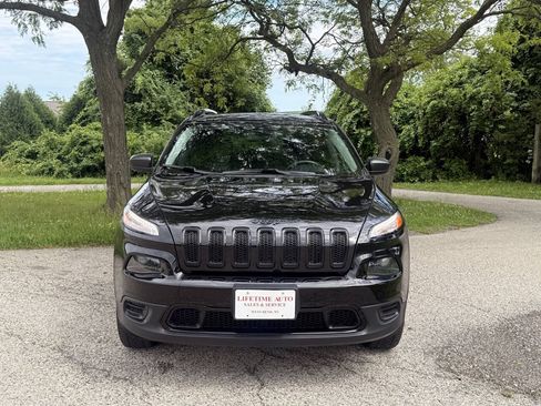 Used 2017 Jeep Cherokee Sport w/ Cold Weather Group AWD/4WD image 8