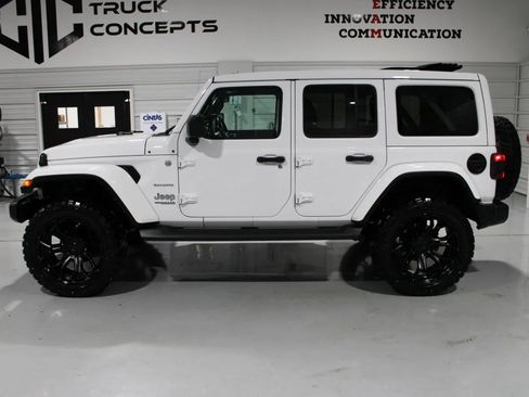 Used 2021 Jeep Wrangler Unlimited Sahara AWD/4WD image 4