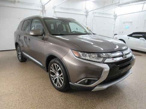 Used 2016 Mitsubishi Outlander GT image 5