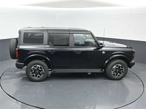 New 2025 Ford Bronco Outer Banks image 16