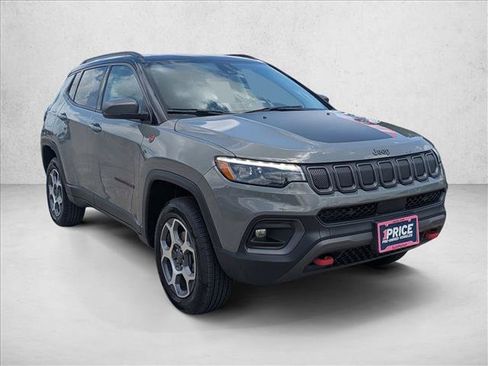 Used 2022 Jeep Compass Trailhawk w/ Trailhawk Elite Group AWD/4WD image 3