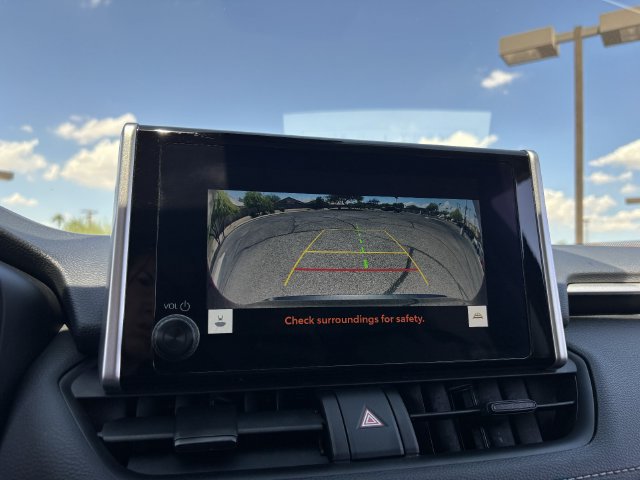 Used 2025 Toyota RAV4 XLE FWD image 23