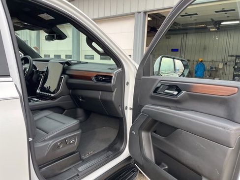 Used 2025 GMC Yukon XL Denali image 16