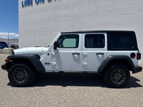 Used 2025 Jeep Wrangler Unlimited Sport AWD/4WD image 2