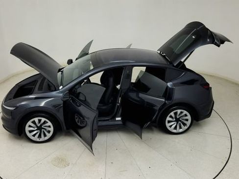Used 2026 Tesla Model Y Long Range RWD image 32