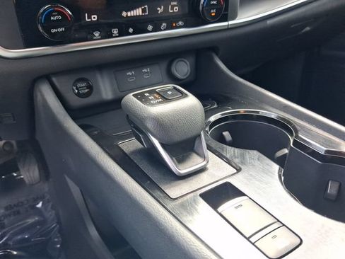 Used 2025 Nissan Rogue SV FWD image 20