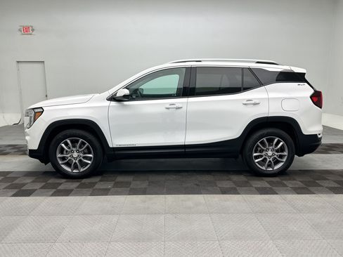 Certified 2024 GMC Terrain SLT AWD/4WD image 2