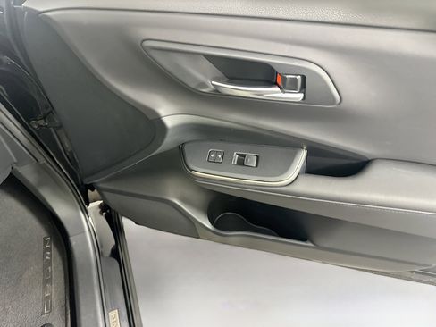 Used 2023 Toyota Crown XLE image 31