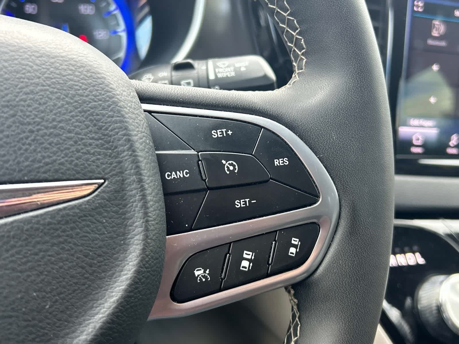 Used 2024 Chrysler Pacifica Touring-L FWD image 26