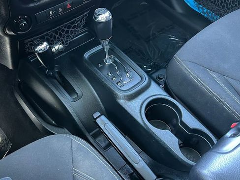 Used 2017 Jeep Wrangler Unlimited Rubicon AWD/4WD image 15