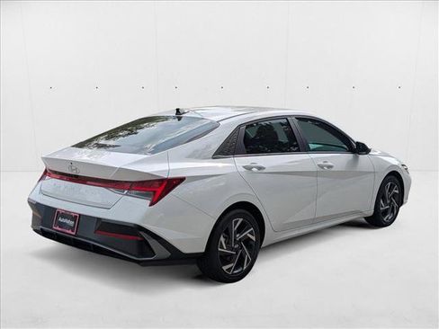 New 2025 Hyundai Elantra Limited image 2
